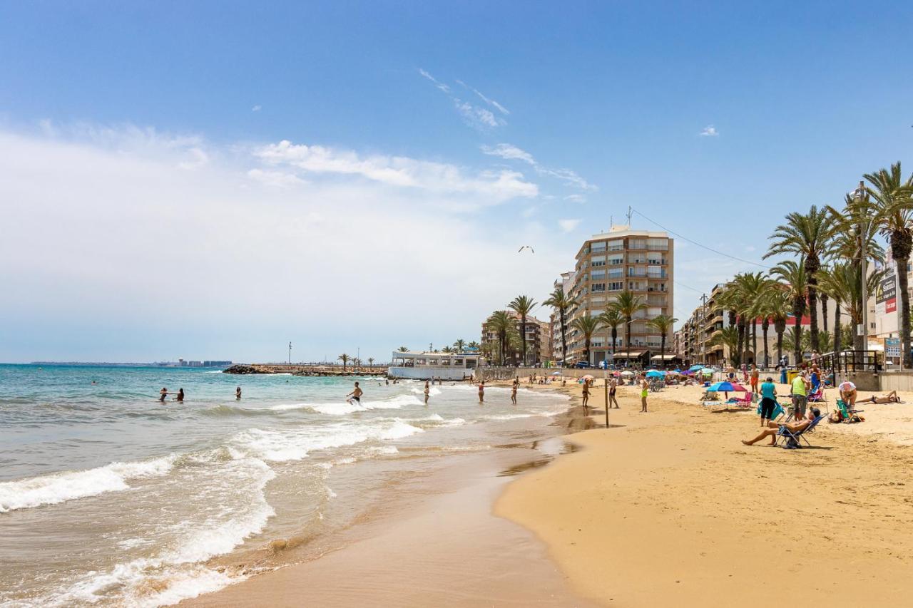 A Bright And Cozy Apartment Right Next To The Sea Торевьиа Экстерьер фото